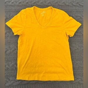 Universal Thread Mustard V-Neck Tee Women's Small
